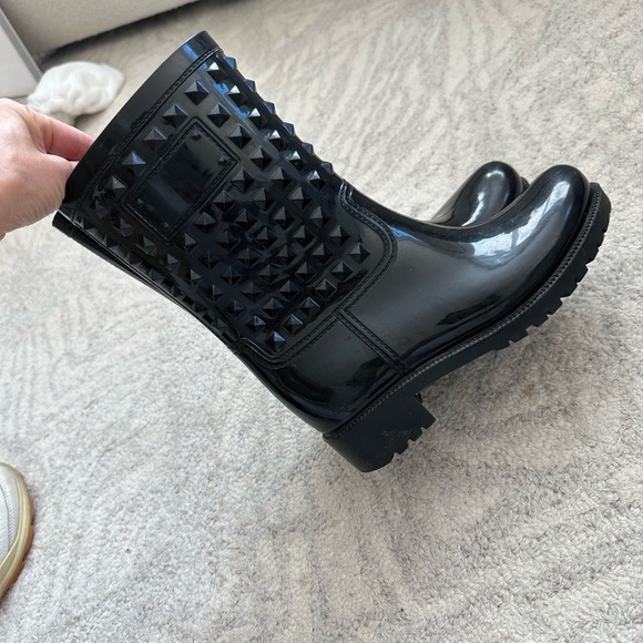 Gorgeous Black Rain Boots - Picture 4 of 7